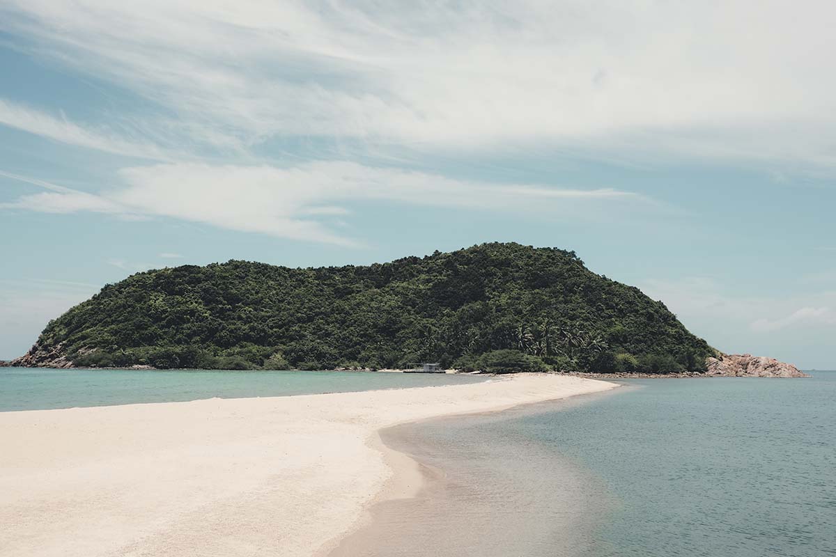 A raised sandbank leading out to the jungle-covered Koh Ma.
