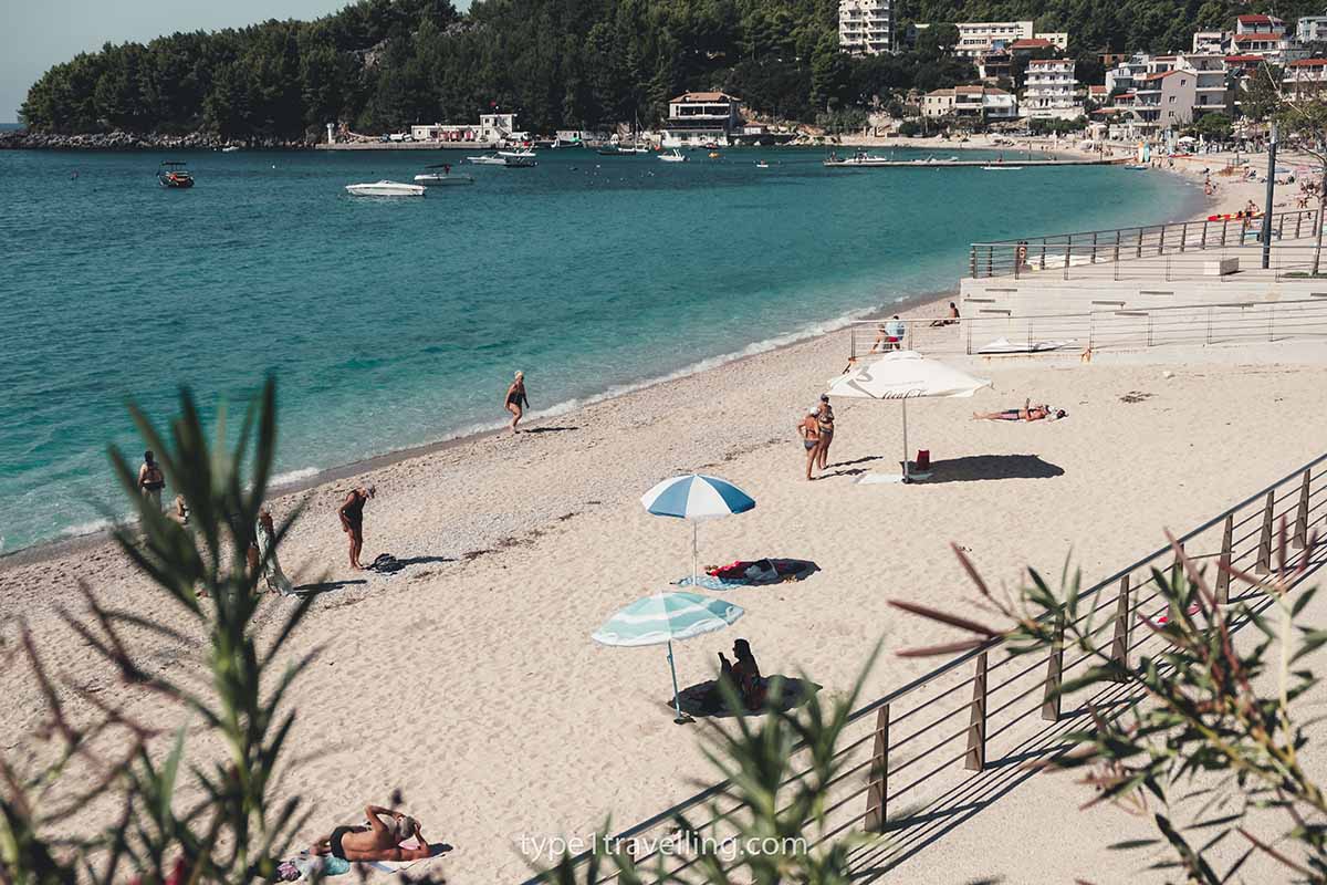sfageio-beach-himare A couple of umbrellas and people sunbathing on Sfageio Beach.